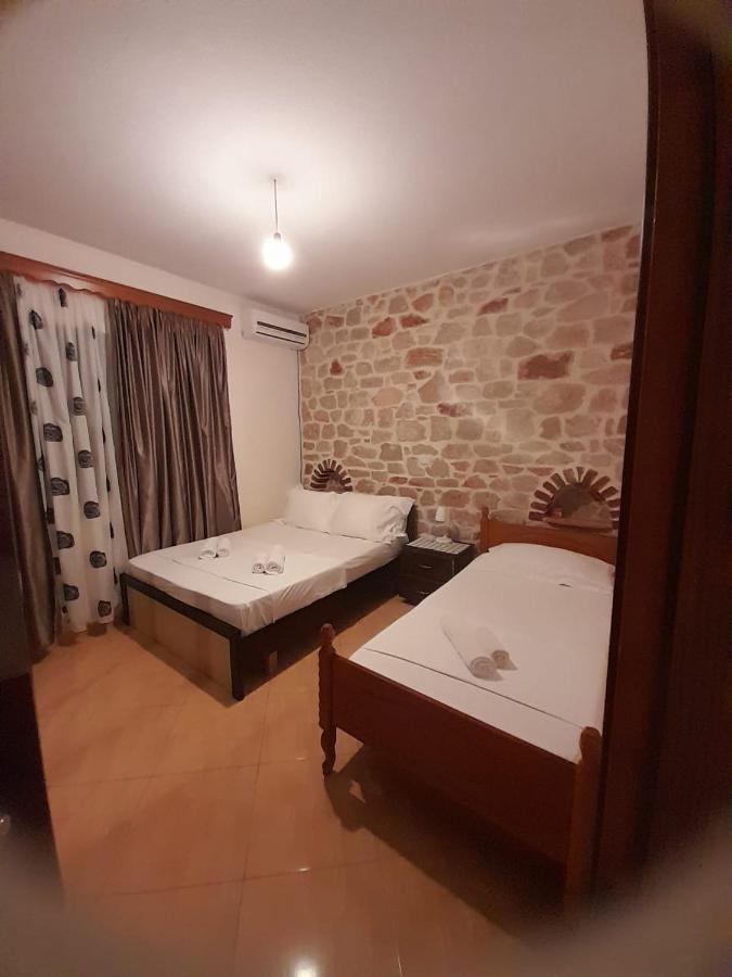 Altin Skrapari Guesthouse Ксамил Номер фото